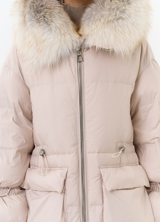 Женский пуховик с капюшоном из меха лисы модель № 31982 универмаг малина