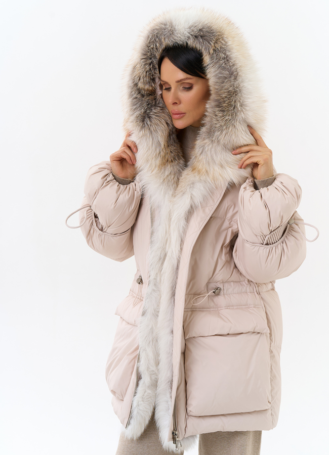 фото Женский пуховик с капюшоном из меха лисы модель № 31982