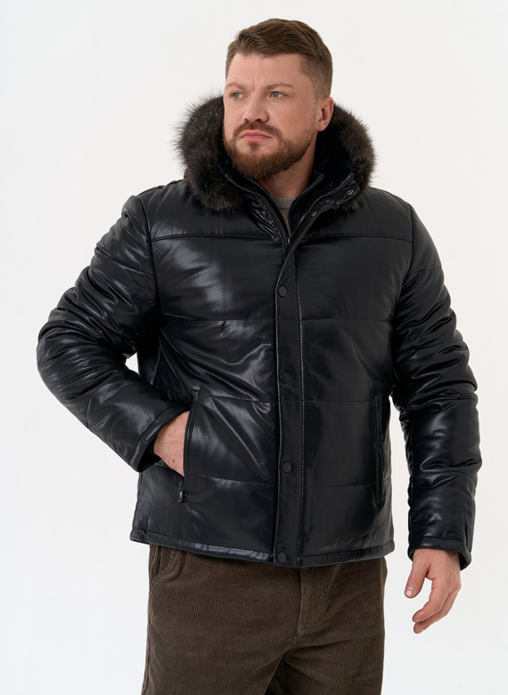 Пуховик из эко кожи с капюшоном из меха енота