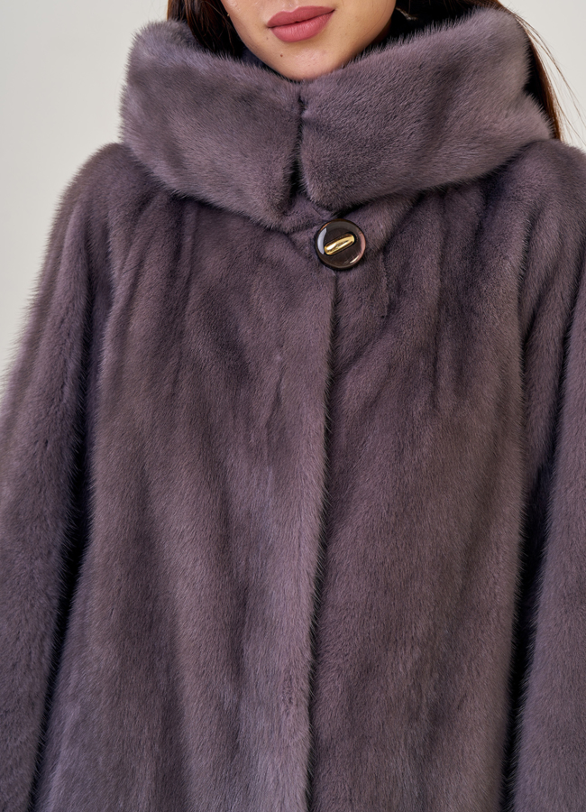 Шуба фиолетового цвета из норки модель № 26003 в рассрочку