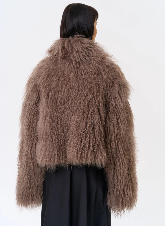 Короткая шуба из ламы