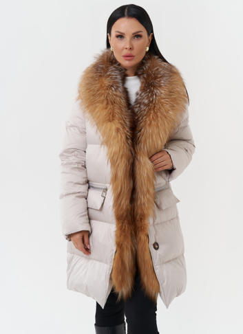 Женский пуховик с отделкой из меха лисы