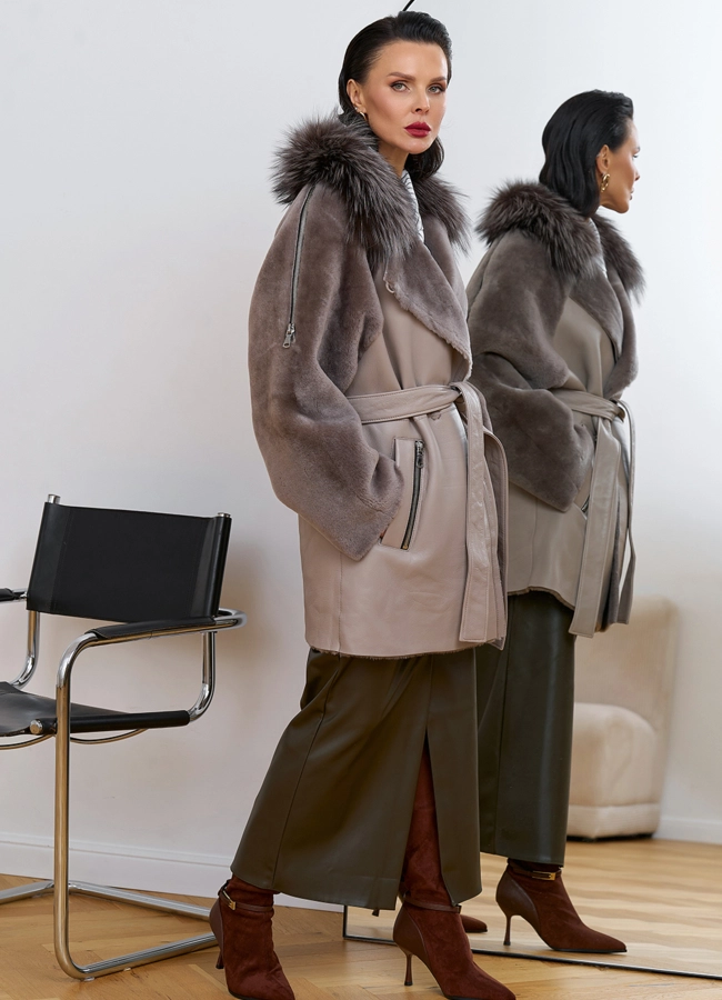 фото Женская натуральная дубленка с воротником из меха лисы модель № 31611