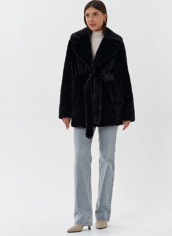 Куртка из эко меха с капюшоном
