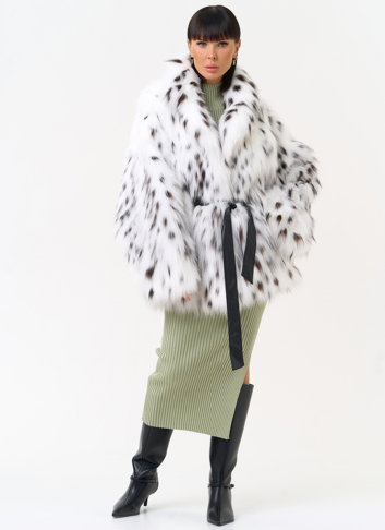 Белая шуба из меха лисы с поясом