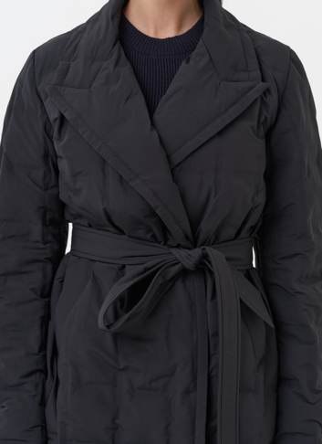 Женское утепленное пальто с английским воротником