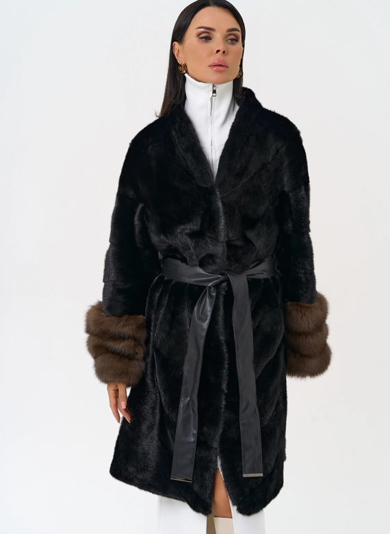 Норковая шуба с манжетами из меха куницы