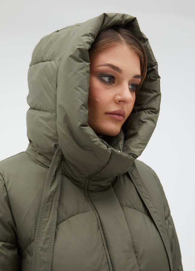 Женский пуховик с капюшоном модель № 31125 универмаг малина