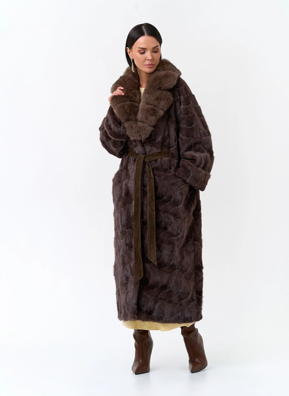 Женская шуба из меха норки с воротником из меха песца фото